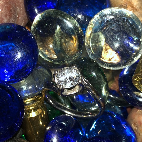 Moissanite solitaire ring - Picture 7 of 9